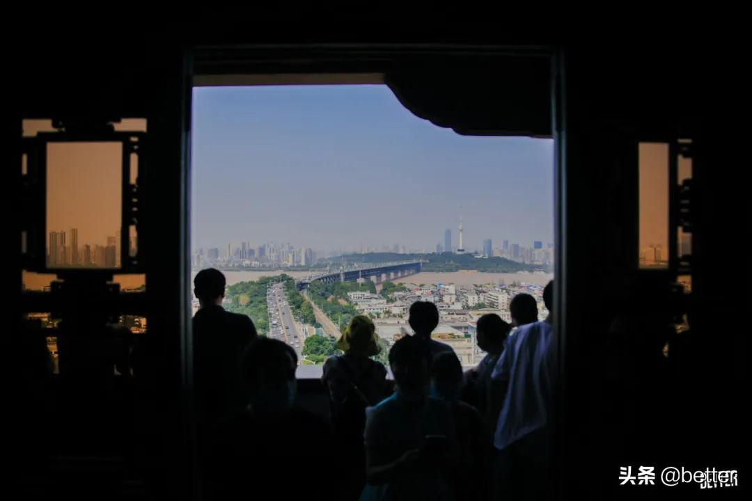 没有什么能让武汉人主动登上黄鹤楼，除了免票