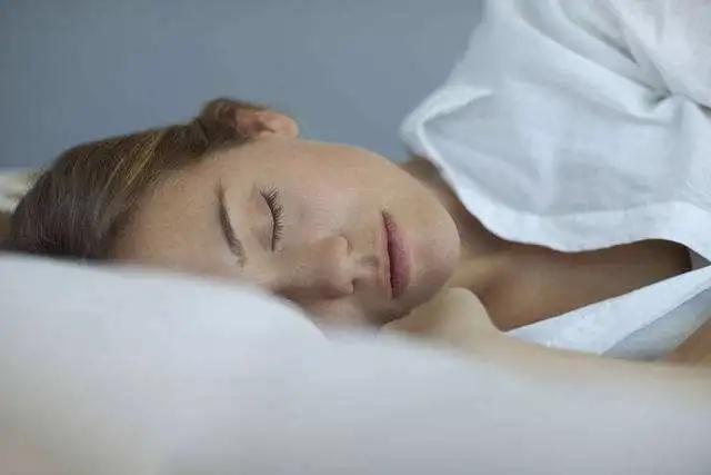 手脚冰凉彻夜难眠?有这四大表现的朋友,你可能被阳虚盯上了