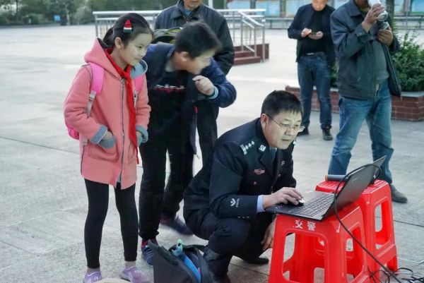 沙洋交警聚焦“五大战场”提升岁末道路交通安全感