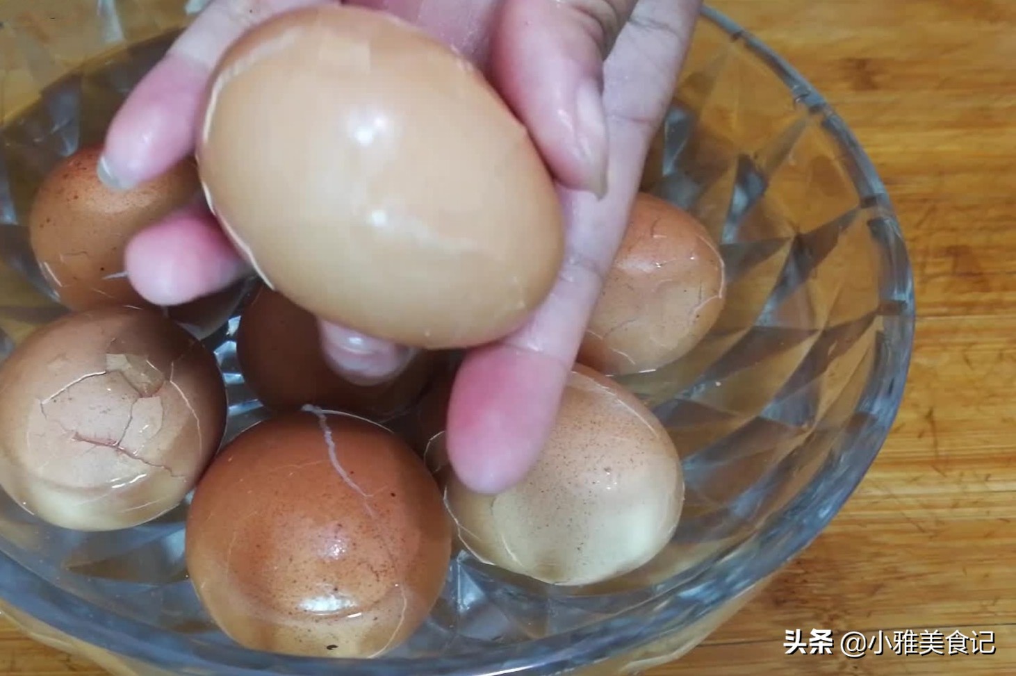 这才是茶叶蛋的正确做法,茶香浓郁,入味可口,学会可以摆摊了