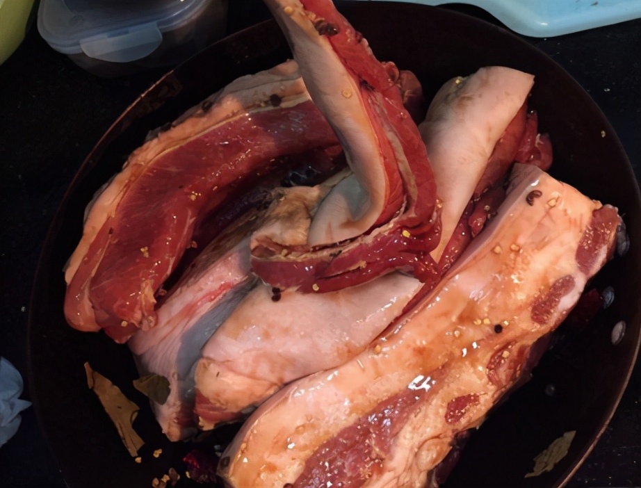 又到了腌腊肉季,别只会放盐,1招技巧,腊肉香味更浓,存放得久