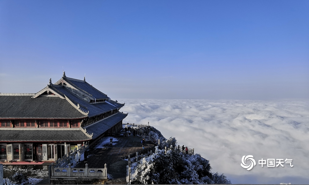 雪后峨眉山金顶银装素裹 宛如童话世界