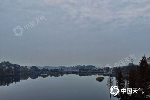 湖南多地今日阴雨持续“在线”湘东局地有轻到中度霾