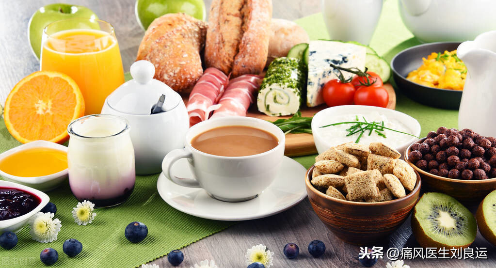 痛风不只是吃出来的病,医生教您避开尿酸高导致痛风的诱因