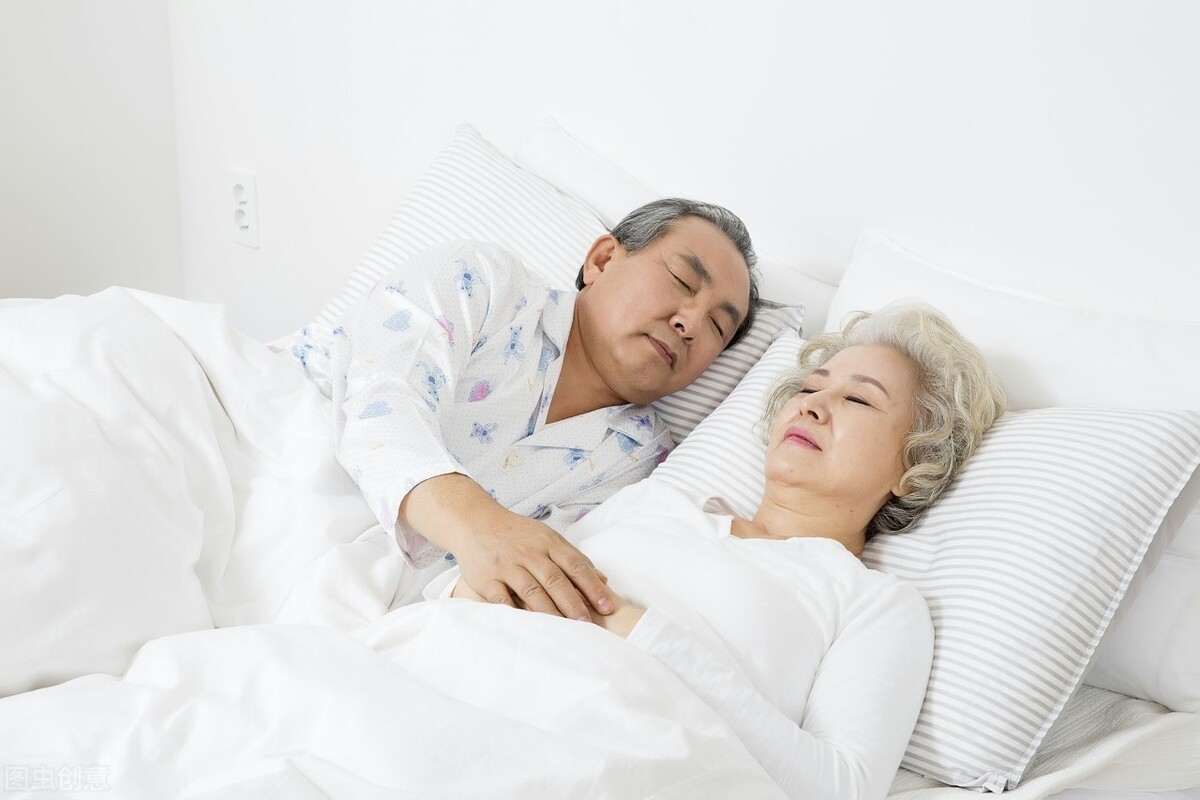 老人们常说“睡觉脚不能朝西”是真的吗?但心脏喜欢你这么睡