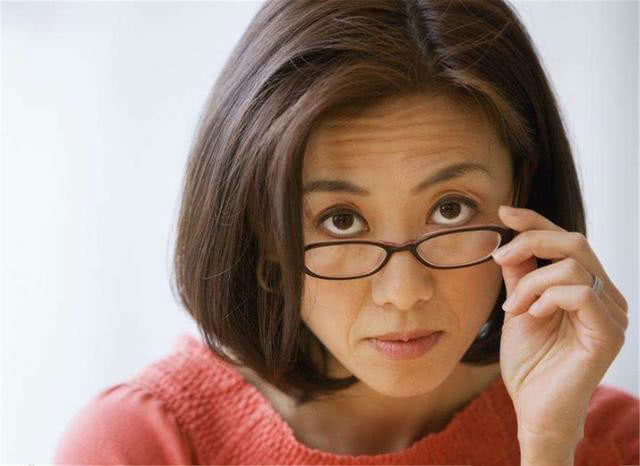 女性衰老的6个“丑态”,若一个都没有,说明你还很年轻