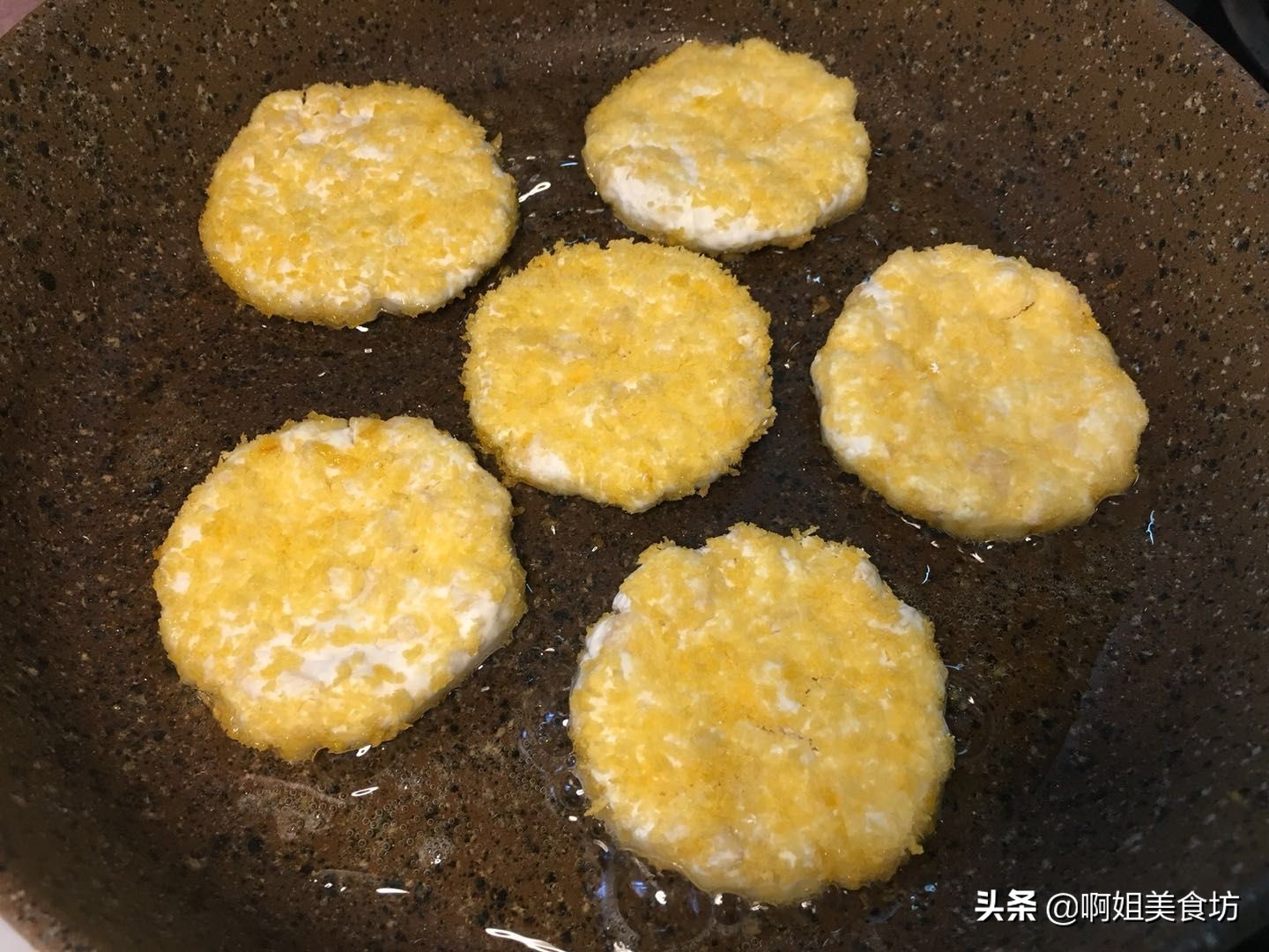 苹果别啃着吃了,简单一做,软糯香甜,营养又解馋
