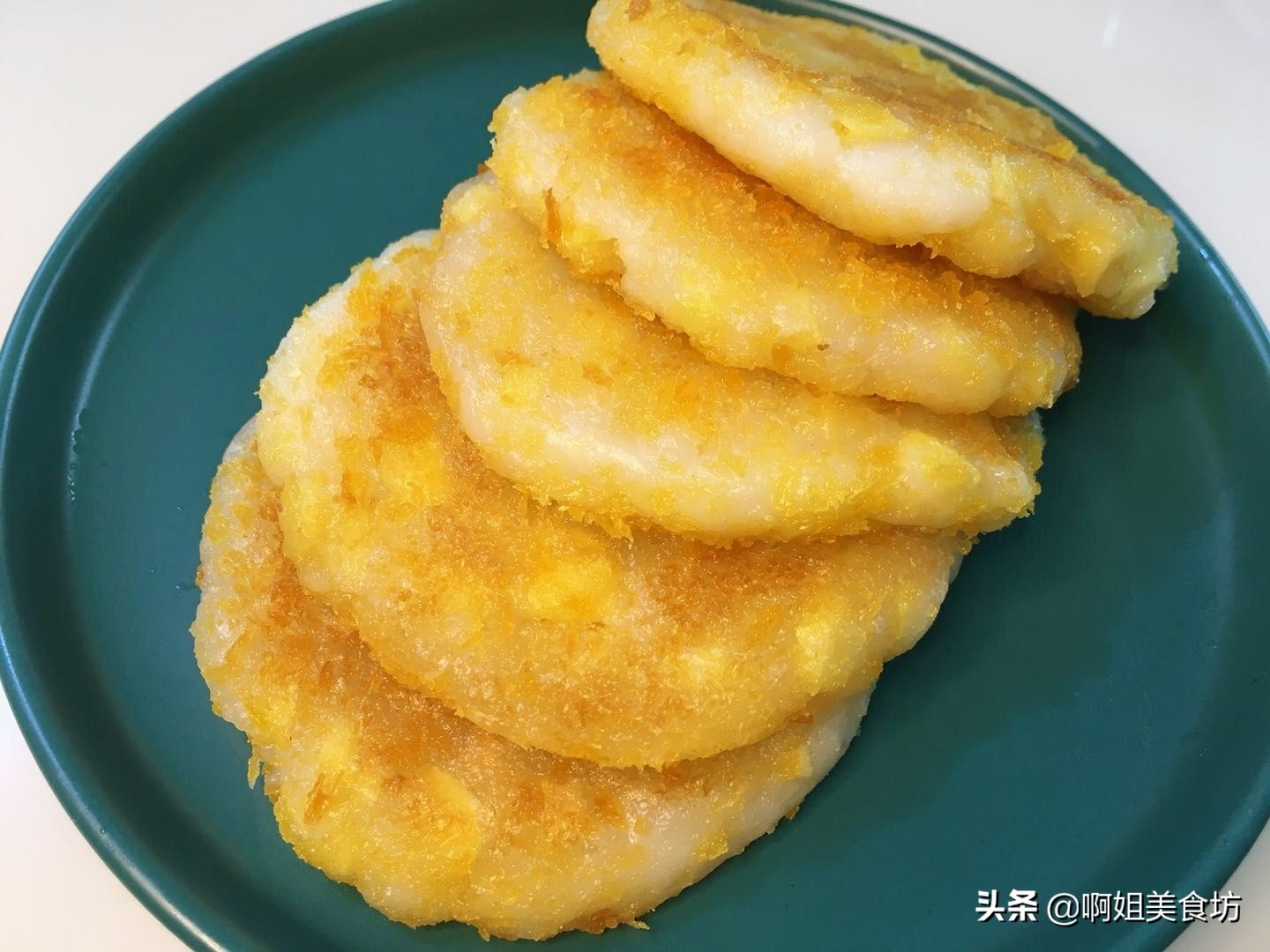 苹果别啃着吃了,简单一做,软糯香甜,营养又解馋