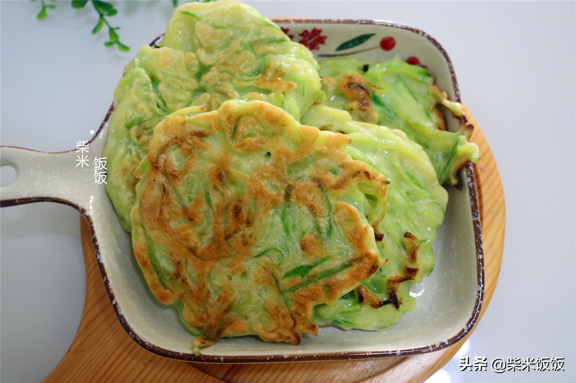 秋后萝卜正水灵,用来烙饼真好吃,软嫩鲜香,孩子早餐吃两个