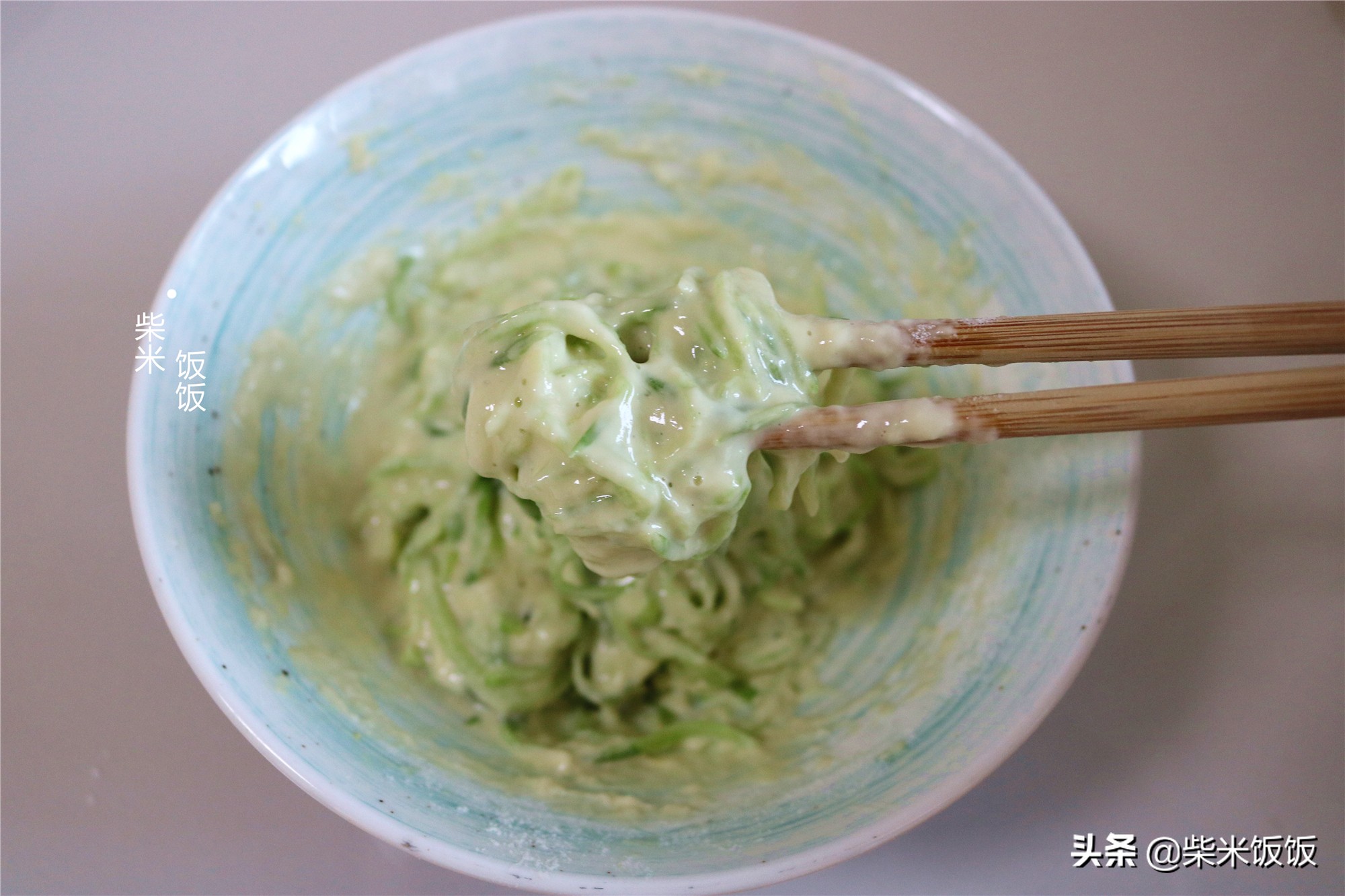 秋后萝卜正水灵,用来烙饼真好吃,软嫩鲜香,孩子早餐吃两个