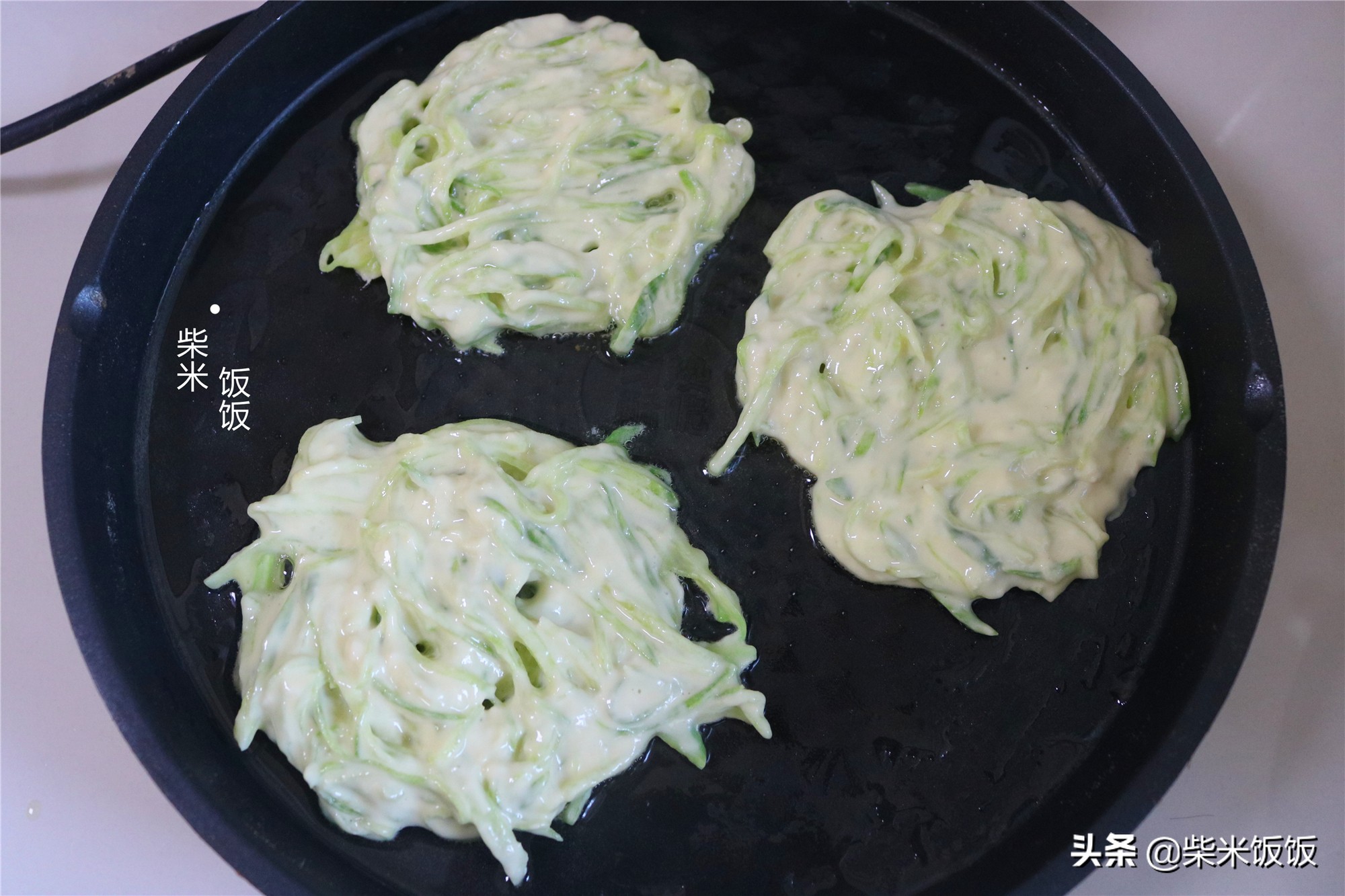 秋后萝卜正水灵,用来烙饼真好吃,软嫩鲜香,孩子早餐吃两个