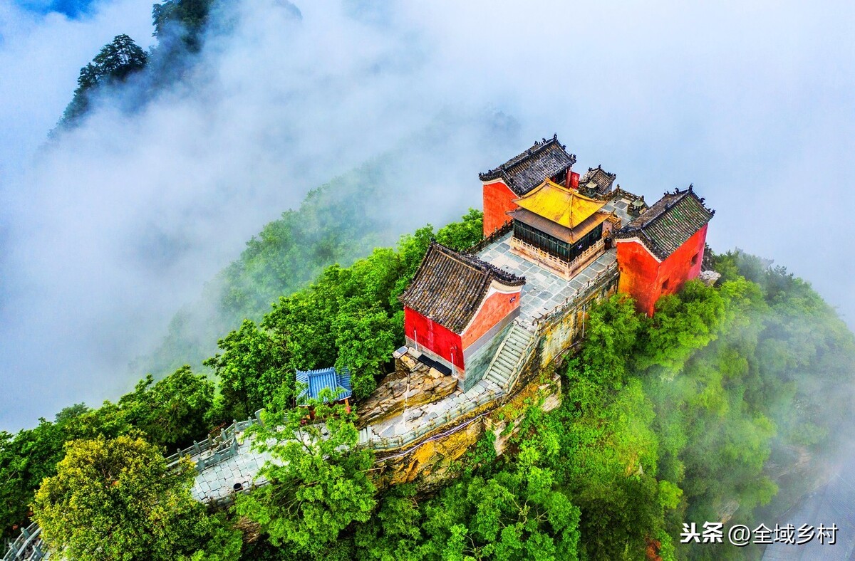 湖北旅游景点推荐:首推神农架,其次武当山,最后凭吊赤壁古战场