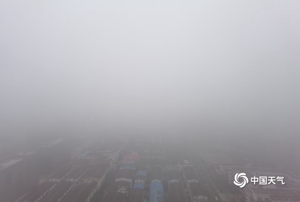 今冬首场大雾来袭 江西多地能见度不足200米