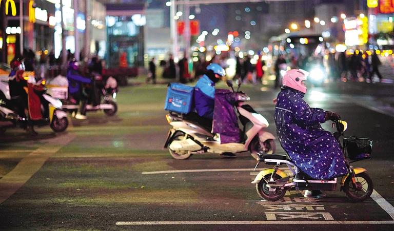 《兰州市道路交通安全管理若干规定(草案修改稿)》公开征求意见建议 多项规定受关注 听听市民怎么说