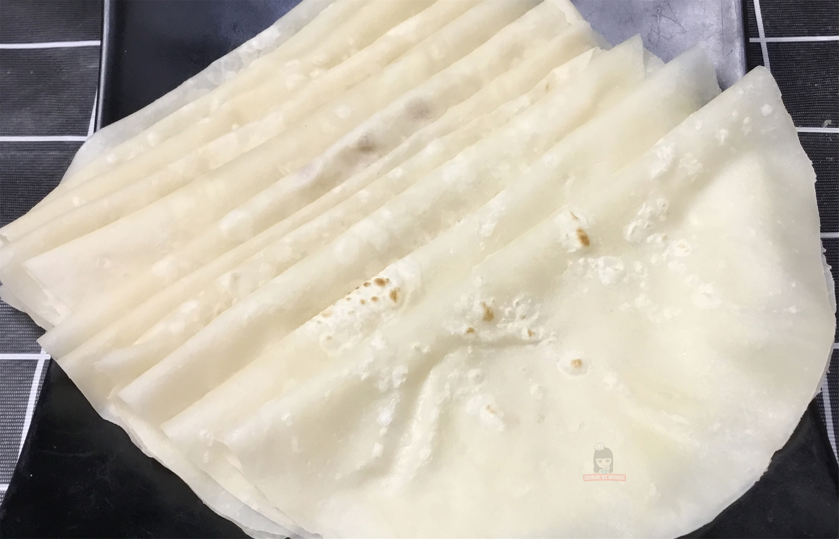 又透明又薄的筋饼,老阿姨教你,原来做法这么简单,一学就会