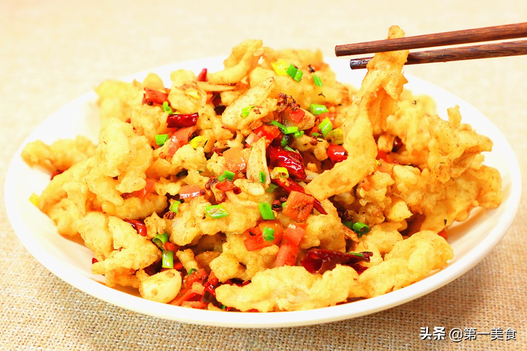 做干炸蘑菇,裹淀粉还是面粉?都不对!教你正确做法,焦香还酥脆