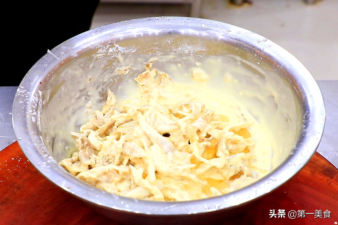 做干炸蘑菇,裹淀粉还是面粉?都不对!教你正确做法,焦香还酥脆