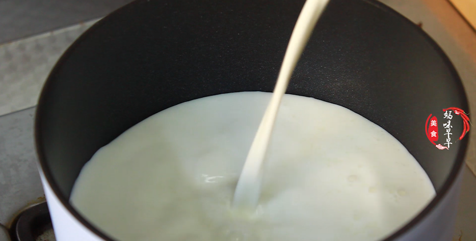 剩米饭别炒着吃了,教你一个新做法,香甜软糯,比蛋糕还好吃