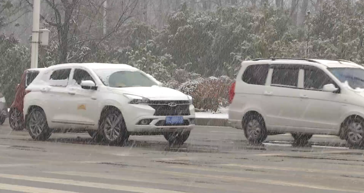 低温天气持续影响 安徽多地迎来降雪