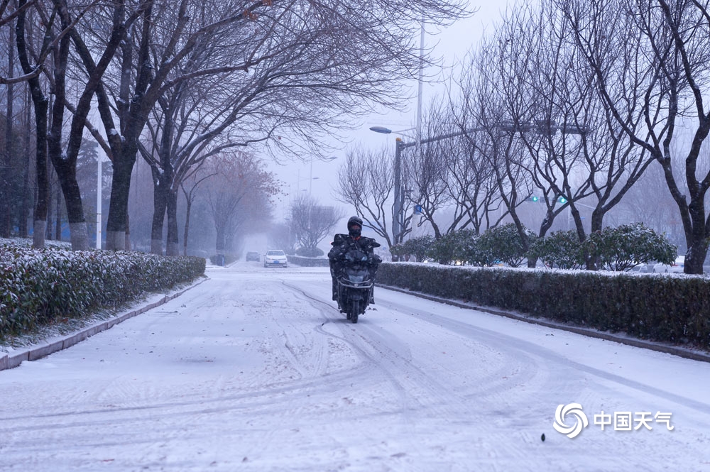 山东多地降雪 淄博潍坊日照现暴雪