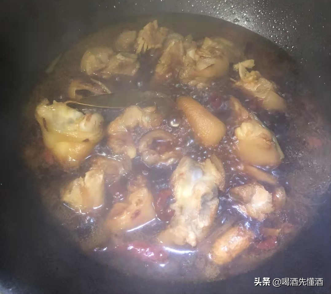 炖猪蹄时,记住“3不放”的窍门,猪蹄软烂香嫩,汤汁浓郁无杂味