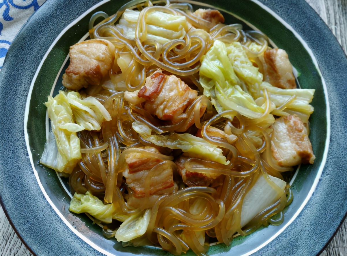 做白菜炖粉条,白菜和粉条哪个先放?教你正确做法,味道好下饭香