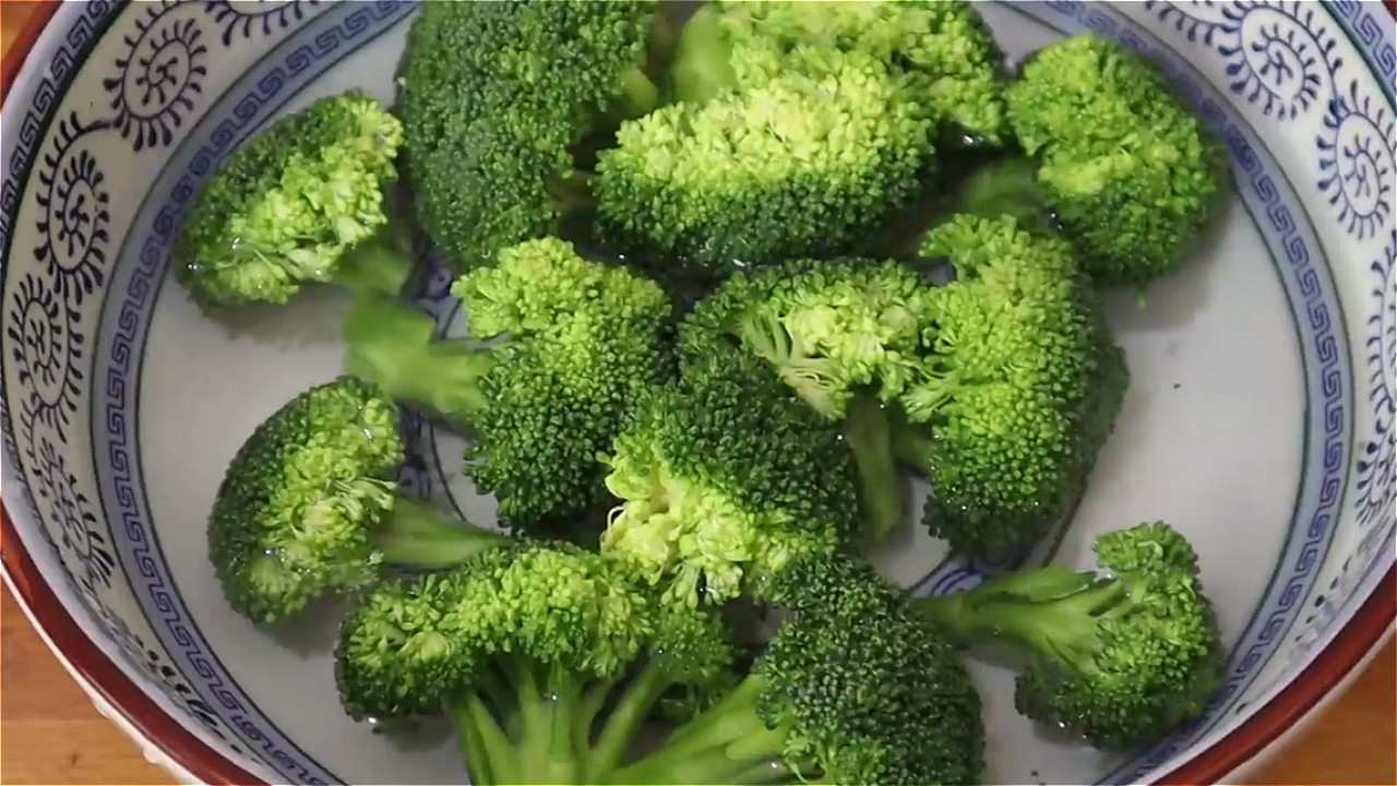 清淡的西兰花做法,不破坏营养,我家一周做3次,老少都爱吃