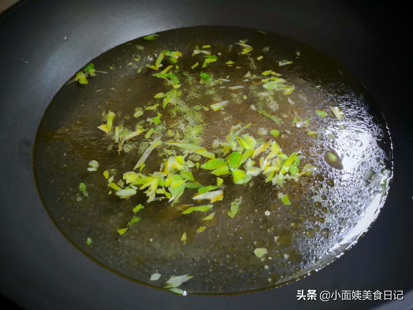 秋天常用豆腐煮这汤，口感香滑，清淡养胃，天冷来一碗营养又舒心