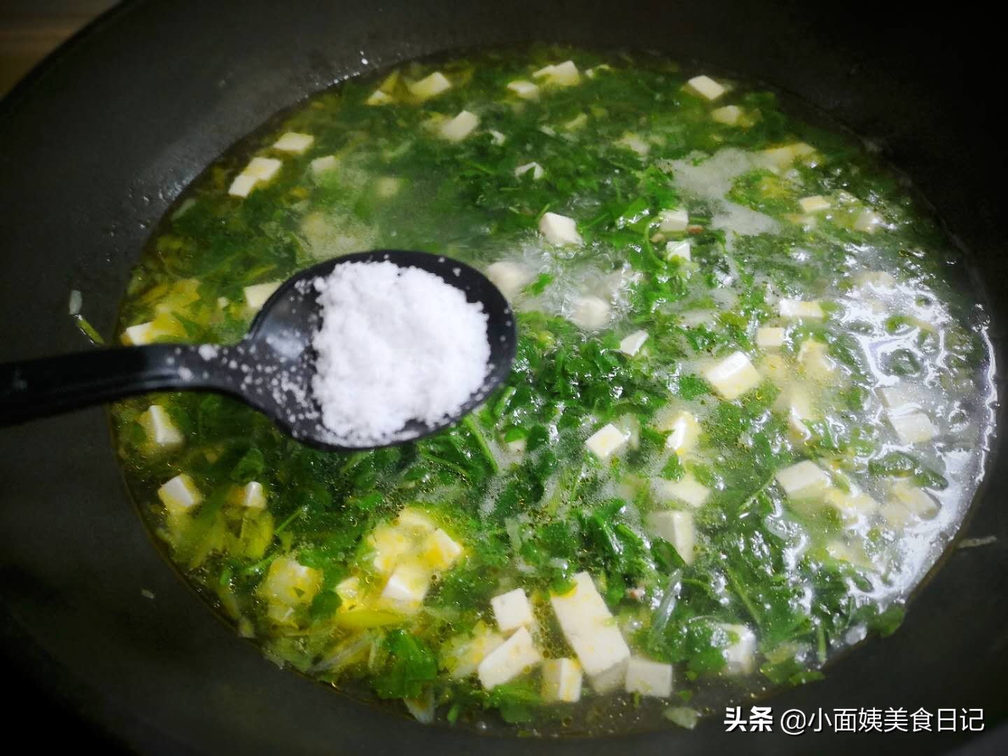 秋天常用豆腐煮这汤,口感香滑,清淡养胃,天冷来一碗营养又舒心