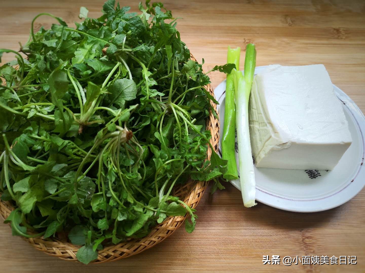 秋天常用豆腐煮这汤，口感香滑，清淡养胃，天冷来一碗营养又舒心