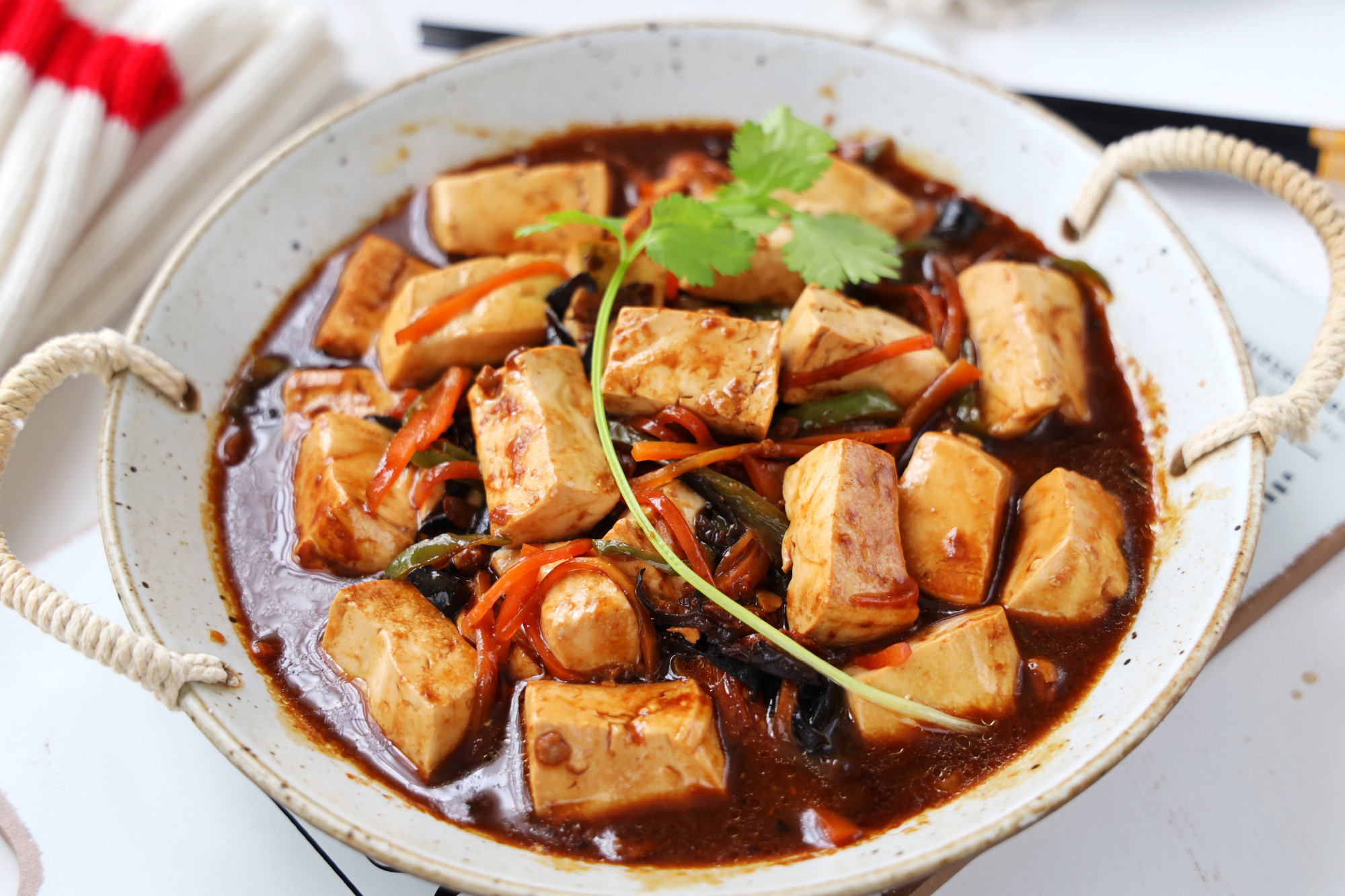 比肉还好吃的豆腐做法,鲜香入味儿,汤汁多超下饭,每周必做一次
