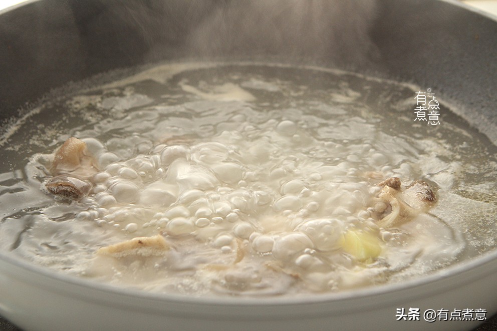 炖羊肉汤时,记住“3放2不放”,羊汤鲜美无膻味,还不易上火