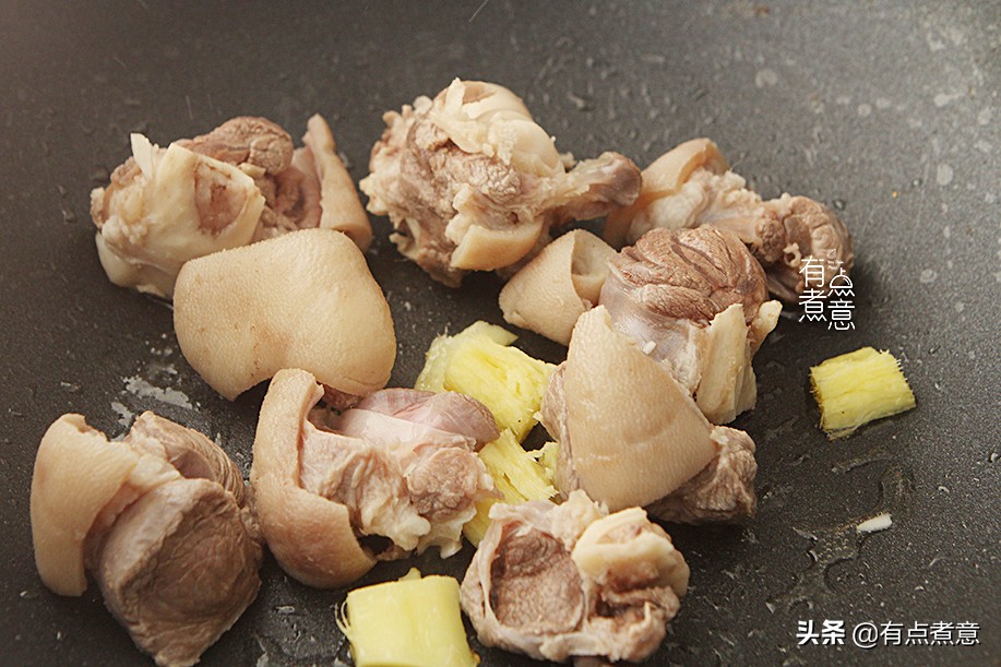 炖羊肉汤时,记住“3放2不放”,羊汤鲜美无膻味,还不易上火