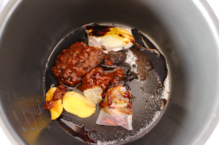 做酱牛肉,牢记“3泡2酱1色”,保证颜色红亮,酥烂入味很筋道