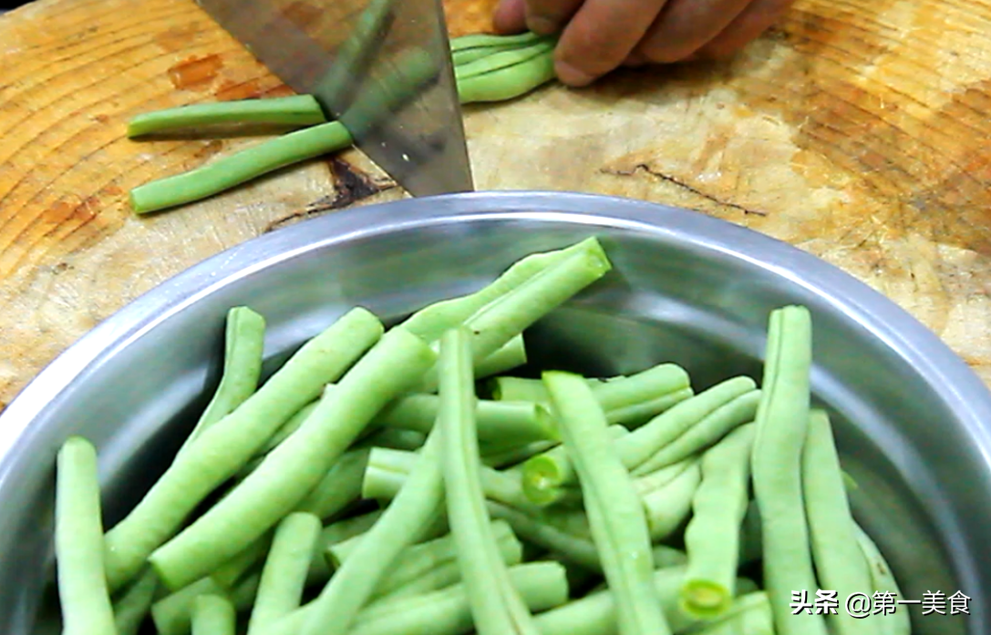 做家常干煸四季豆只学这1招!成菜美味无毒不夹生