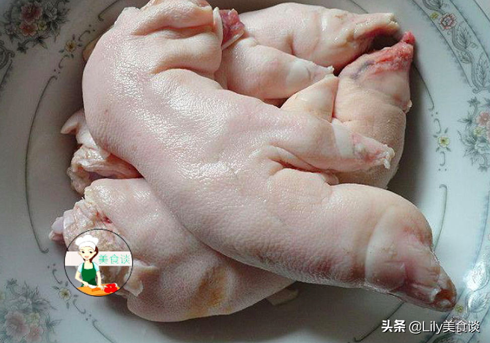 炖猪蹄时,牢记这“3个技巧”,猪蹄软烂鲜香,冬天炖一锅太馋人