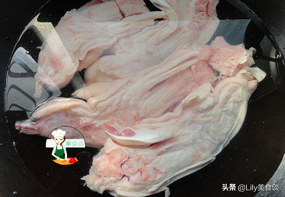 炖猪蹄时,牢记这“3个技巧”,猪蹄软烂鲜香,冬天炖一锅太馋人