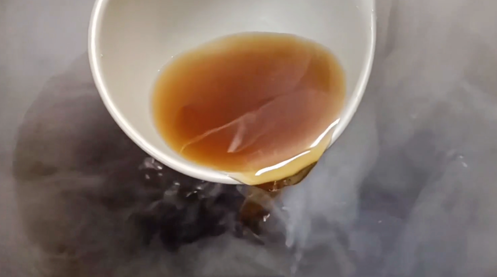腌腊八蒜直接放醋就错了,教你正确做法,8小时变绿,香脆又解腻