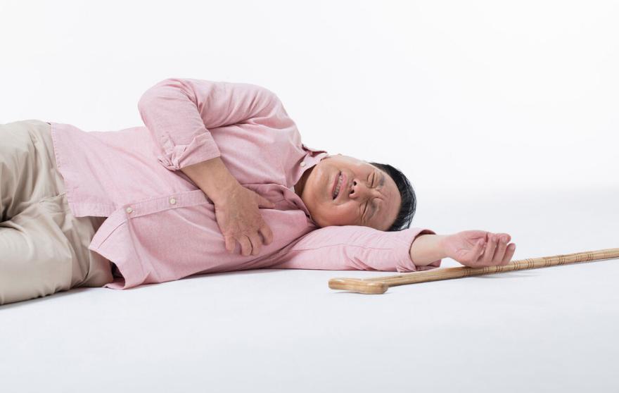 寒冷天气袭来,血脂高的人特别要注意3件事,谨防心脑血管疾病