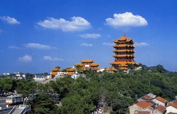 白云千载空悠悠 此地屹立黄鹤楼