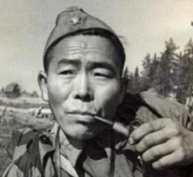 苏联传奇狙击手:黄皮肤、 烟不离手,杀敌368个