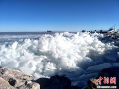 青海湖结冰面积达到3577