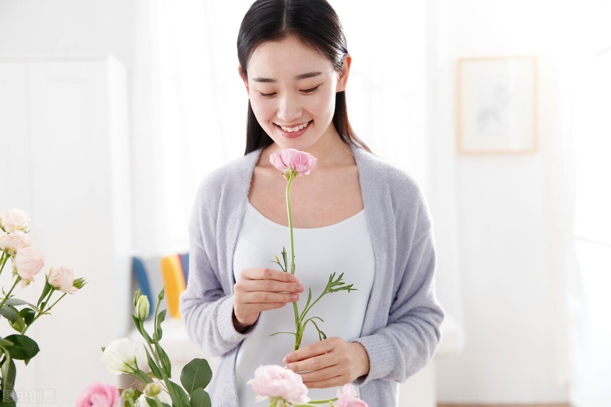 女性睡前,养成3个好习惯,或能助你保养皮肤,比同龄人显年轻