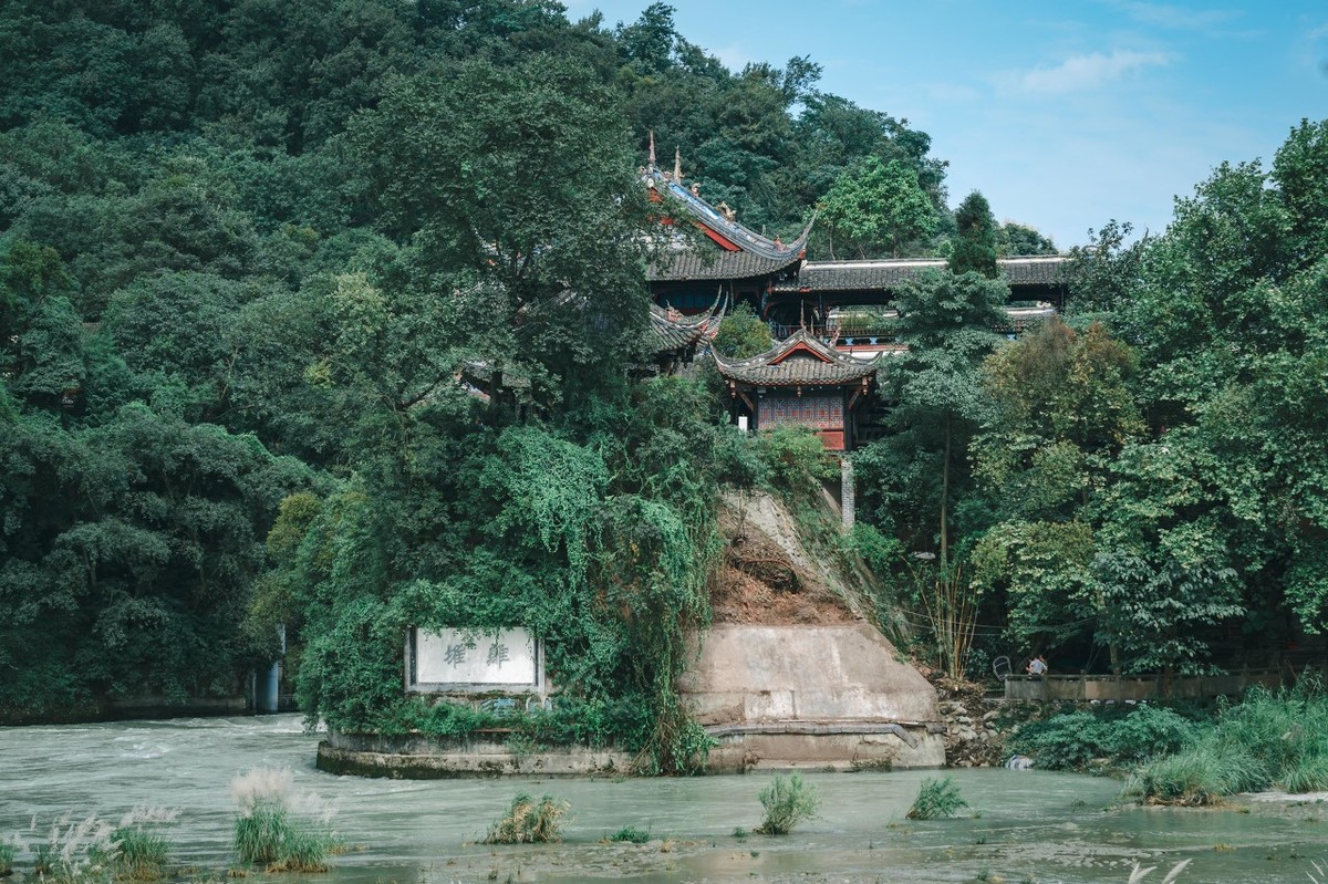 四川是中国旅游第一大省,有13个5A级景区,世界遗产很多