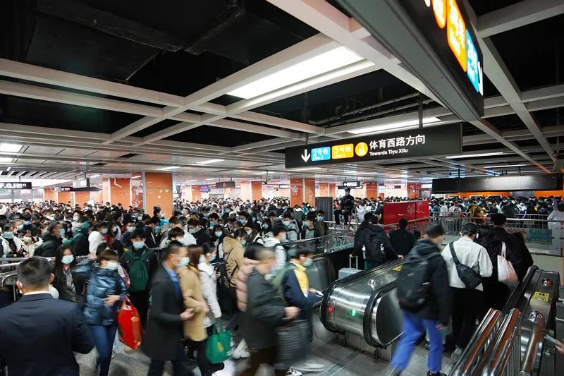 城市轨道交通运营数据公布后,网友们吵起来了……