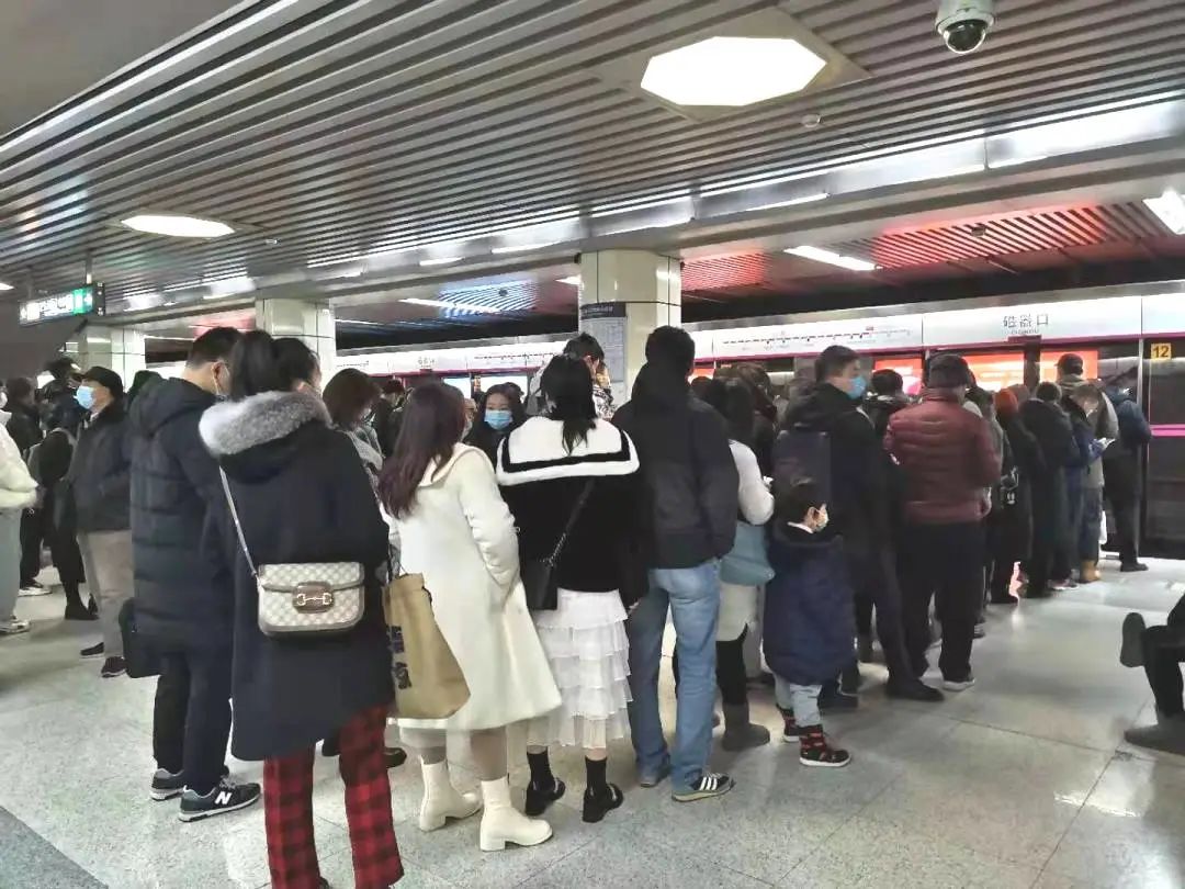 城市轨道交通运营数据公布后,网友们吵起来了……