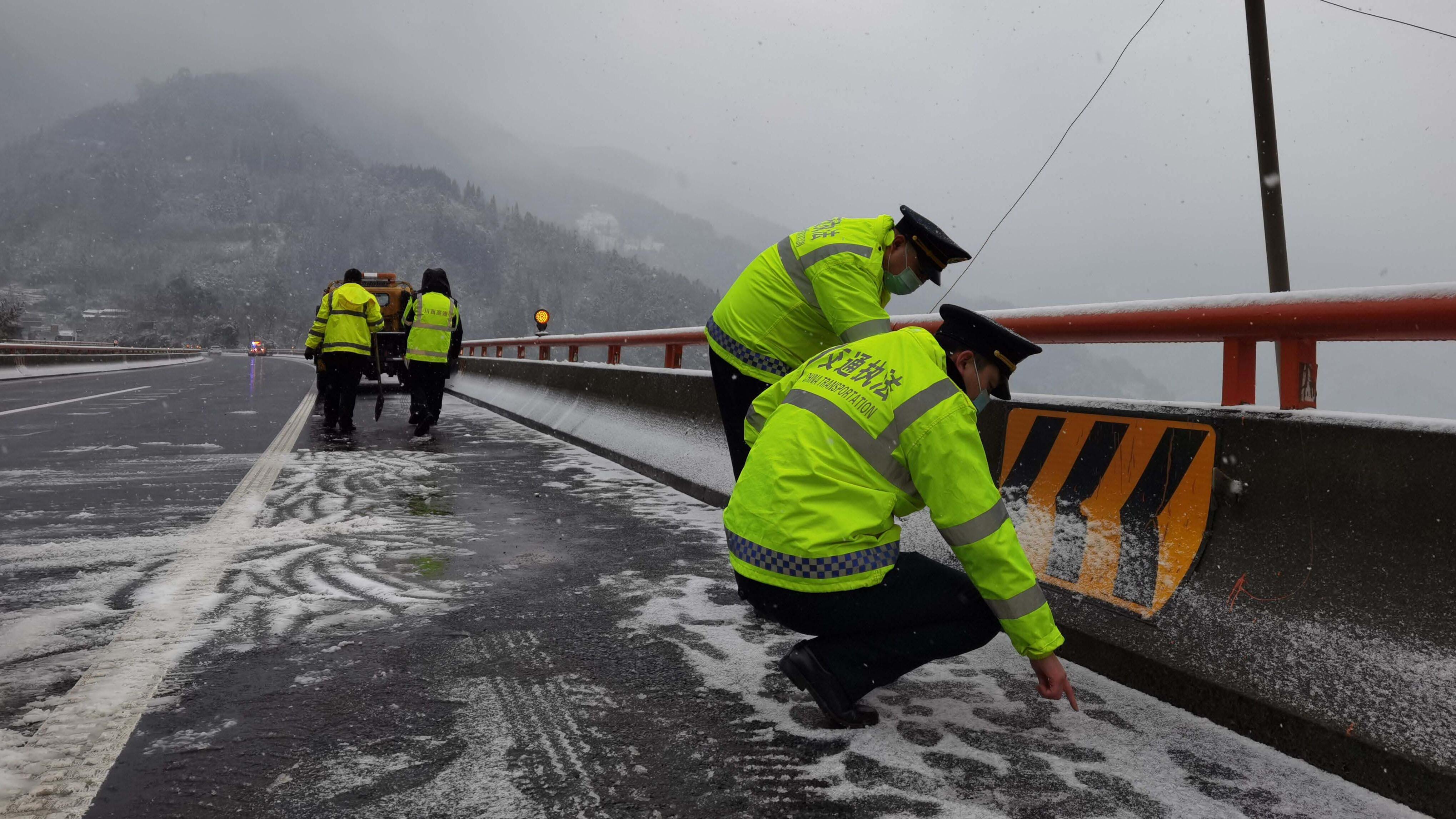 四川紧急通知：加强恶劣天气下高速公路安全防范工作