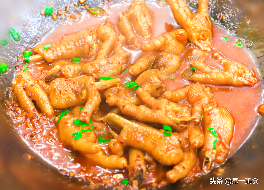 喝汤暖身,吃辣冒汗,鸡爪这样做,1口香2口辣,吃了一盘停不下