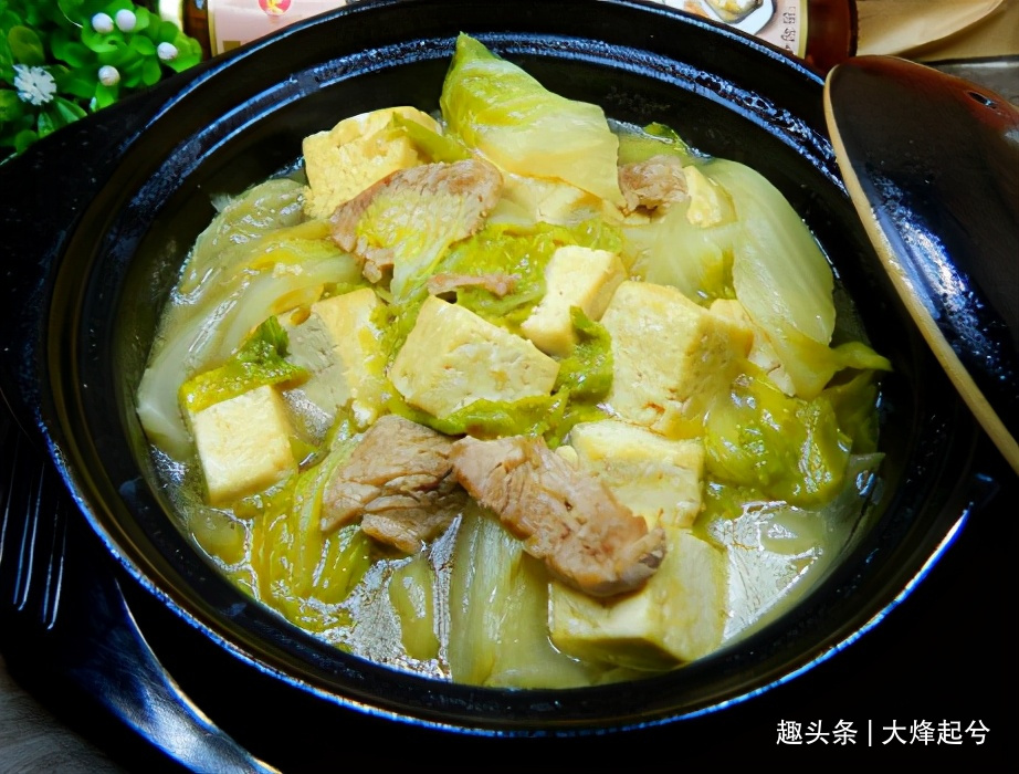 冷冬，就爱这砂锅白菜豆腐，掌握好炒菜的步骤，家常菜也能特美味