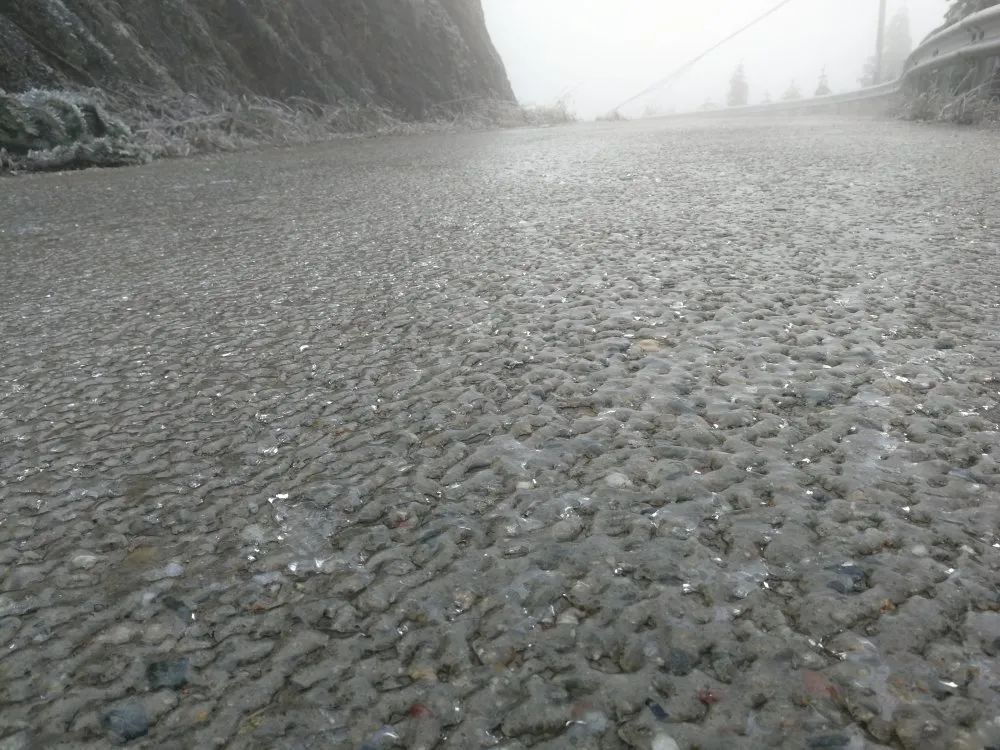 广西又下雪了!低至零下7℃,道路结冰!寒冷天气要持续到……